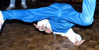 Terry Shaw doing a windmill at Madisons sat afternoon session 1985